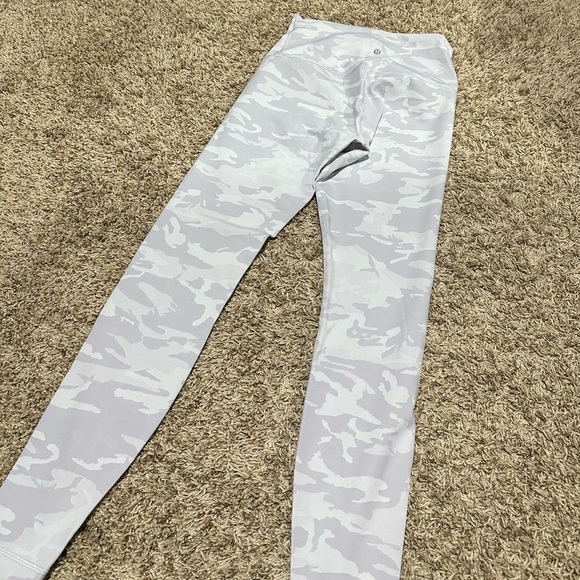 WUNDER UNDER SUPER high rise 
Incognito Camo Jacquard Alpine White Starlight - Picture 2 of 4